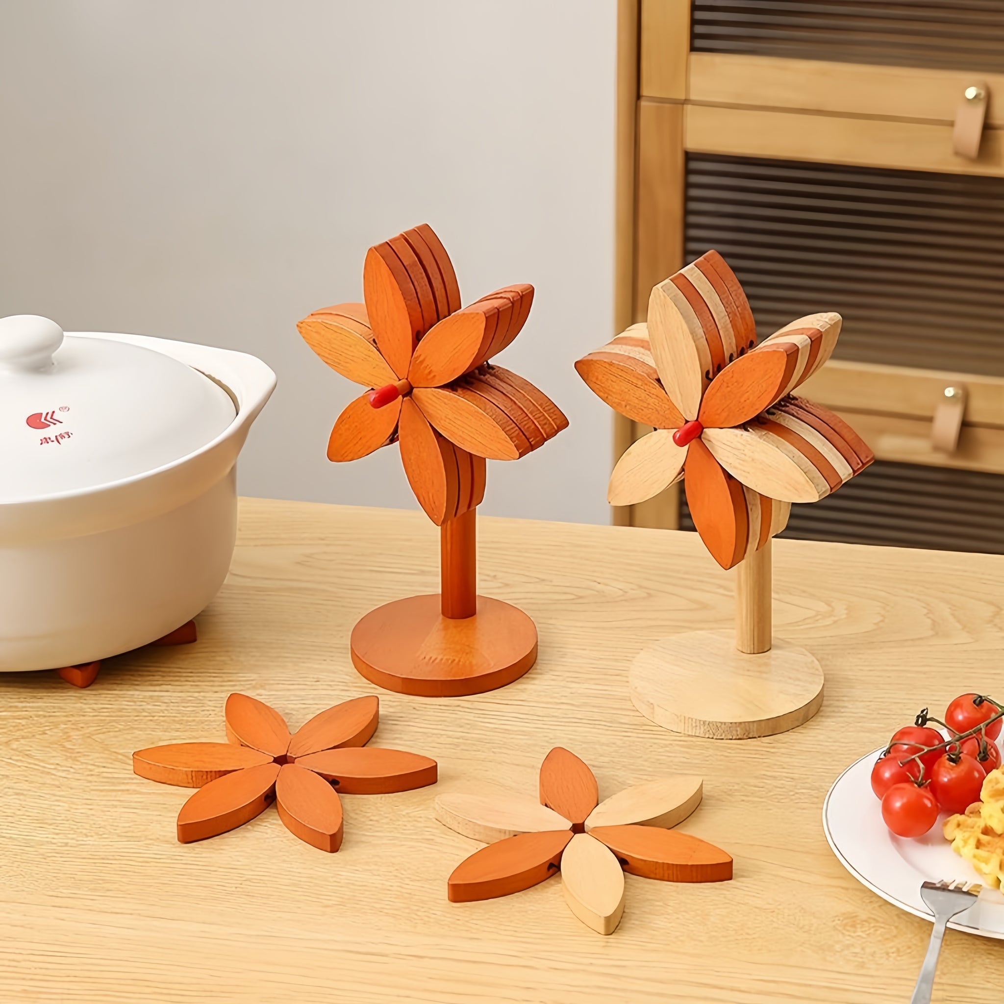 Dekorativt grytunderlägg 'Vindsnurra' i trä