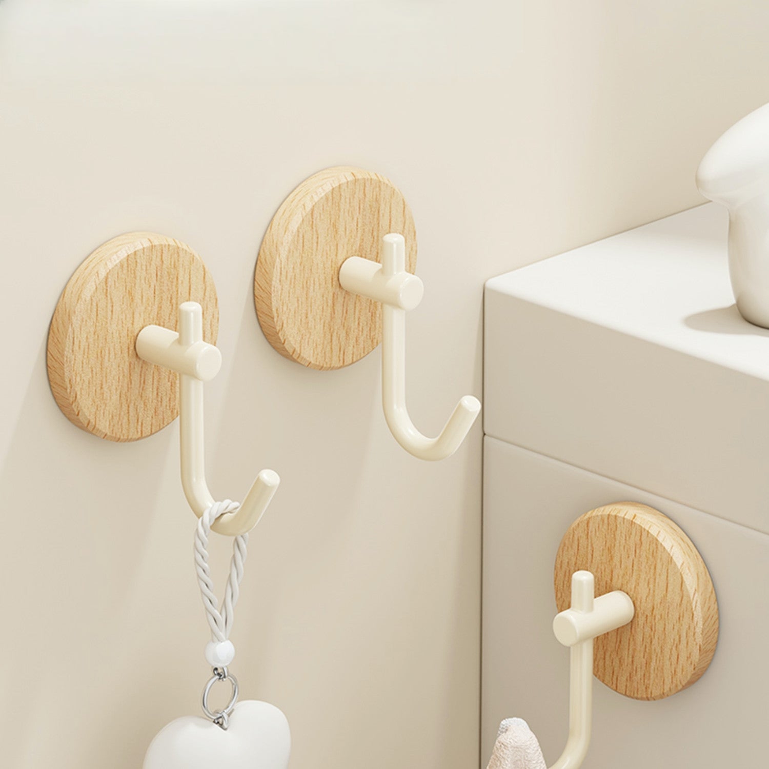 Skandinaviska Väggkrokar i Ljust Trä