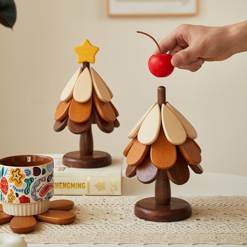 Dekorativt grytunderlägg 'Träd' i massivt trä