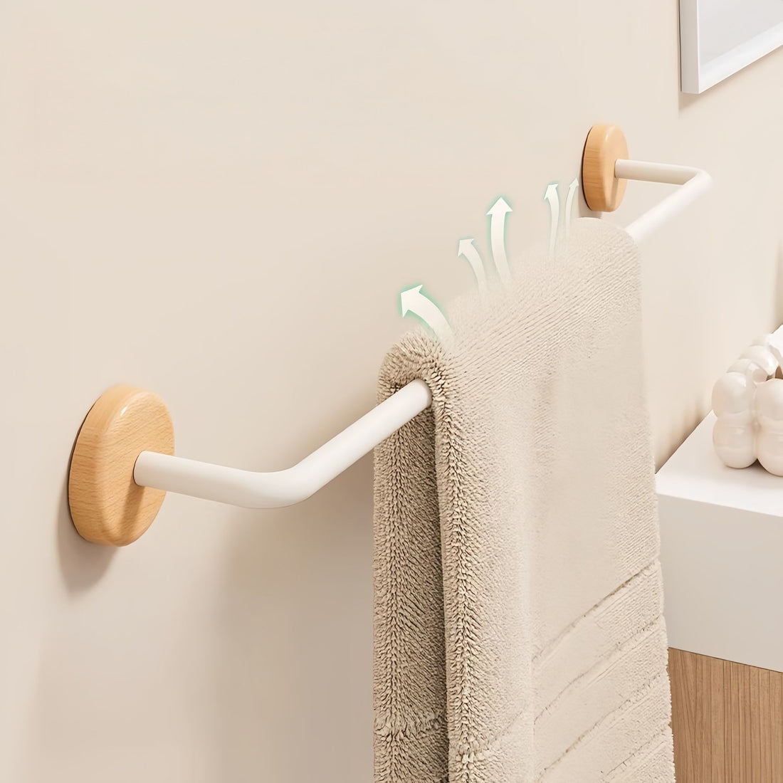 Minimalistisk handdukshängare i trä och metall (borrfri)