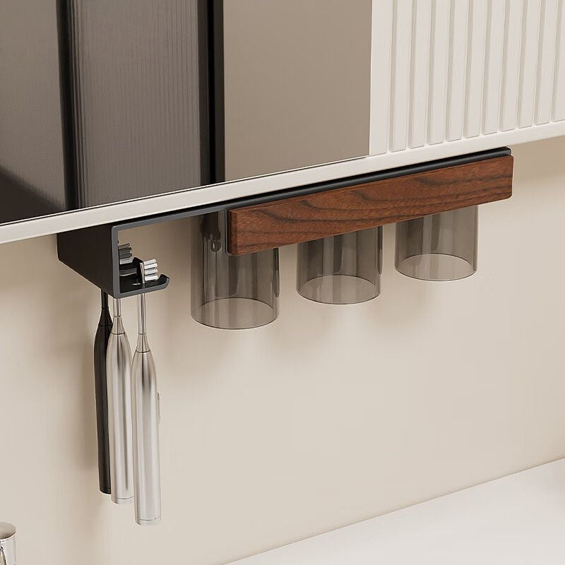 Vägghängd tandborsthållare i valnöt med magnetiska muggar