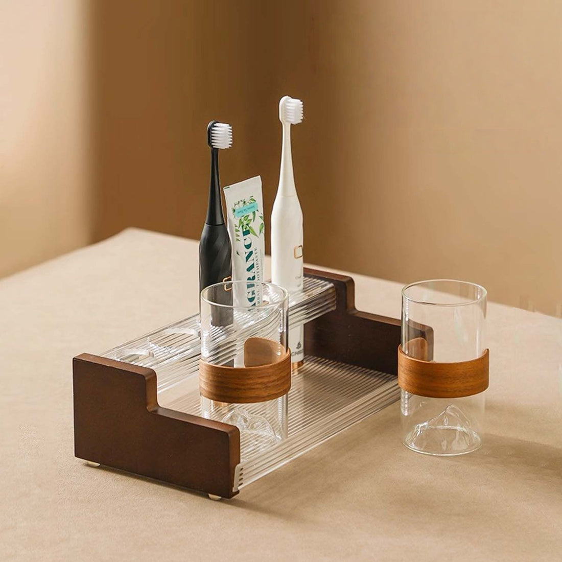 Elegant badrumsbricka i valnöt och räfflad akryl