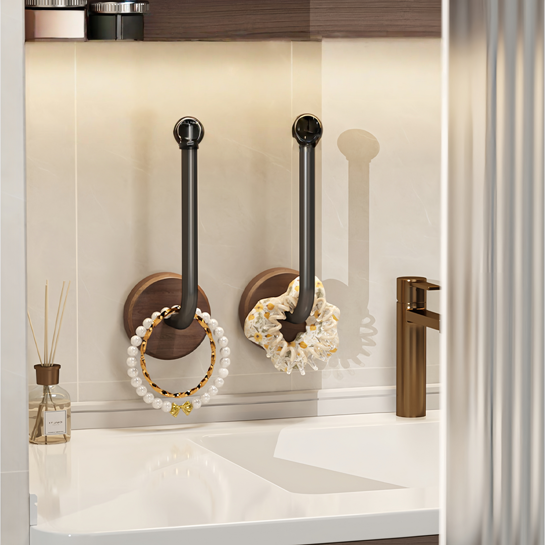 Multifunktionell Krok i Valnöt & Metall