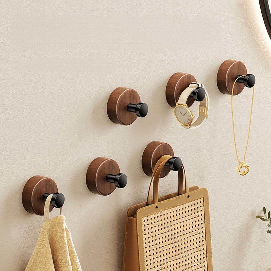 Minimalistiska Runda Väggkrokar i Äkta Valnötsträ