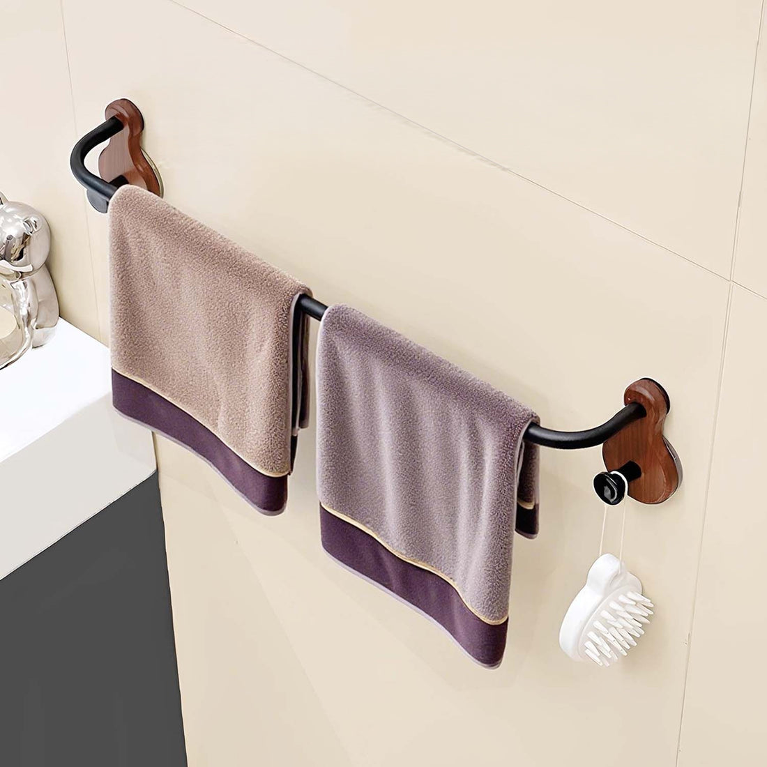 Elegant handdukshängare i valnöt och metall (borrfri)