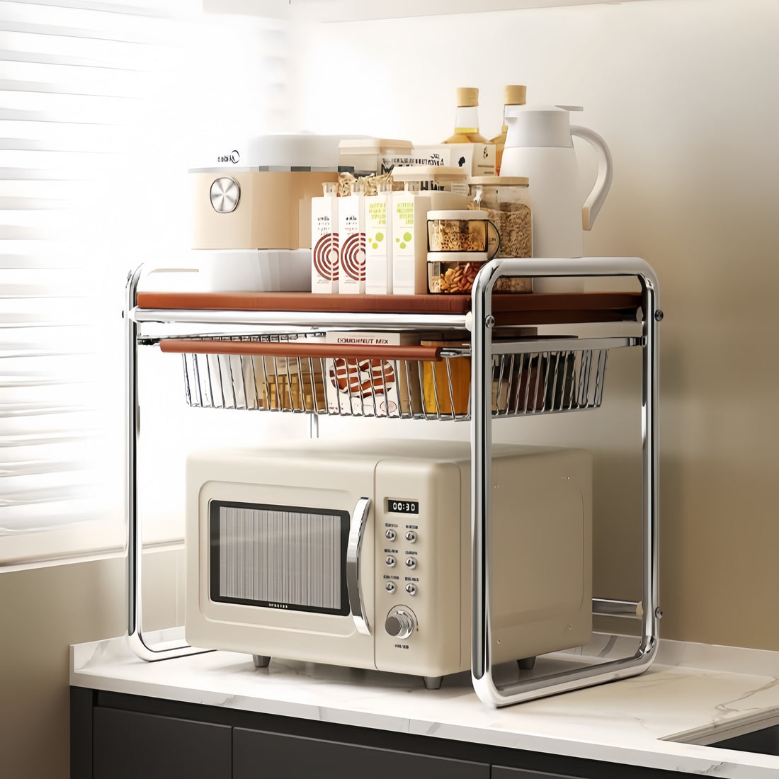 Stilren kökshylla för mikrovågsugn