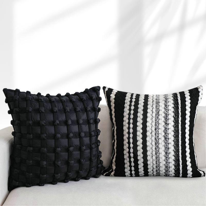 Nordisk soffkudde i svart & vitt – 7D fyllning och ullmix